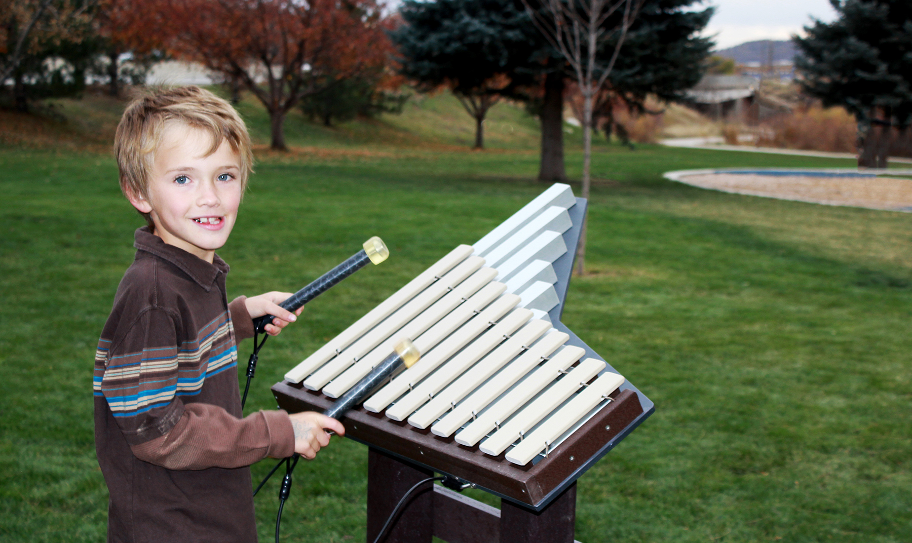 Child playing with the Piper